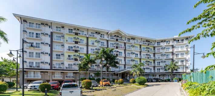 Jolenia by J&J | Studio near airport w/ pool & gym Hotel di Cebu