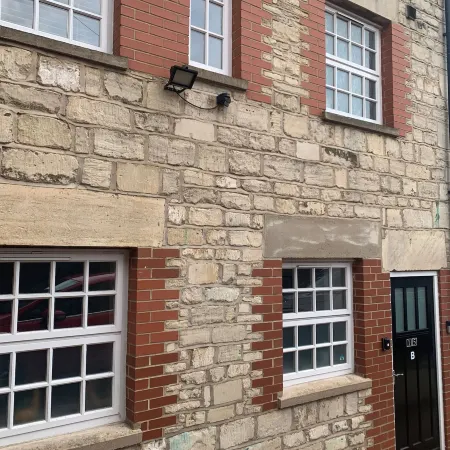 1 BD/Free on street parking/King bed/Near Hospital