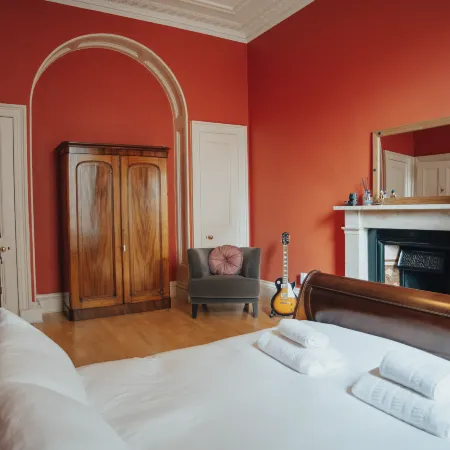 Traditional Central 2 Bedroom Apartment
