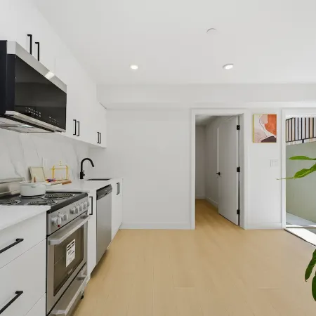 Modern 2BR Retreat | Marpole Near YVR