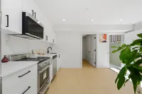Modern 2BR Retreat | Marpole Near YVR - 2-Star