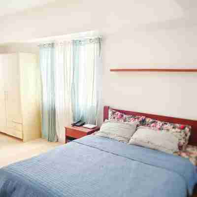 Elite Homestays 2 BR Condo SOUTH OF MARKET BGC Rooms