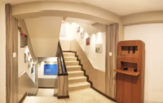 เควส์ หิมาลายัน โรงแรม & อพาร์ตเมนต์