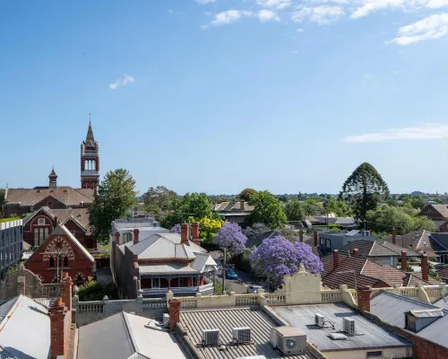 Modern 2B Apt with Views Near Swinburne University 霍索恩區酒店