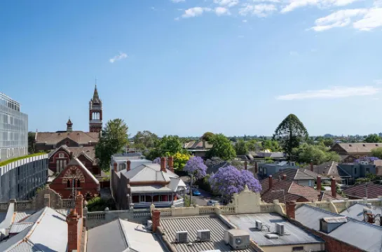 Modern 2B Apt with Views Near Swinburne University