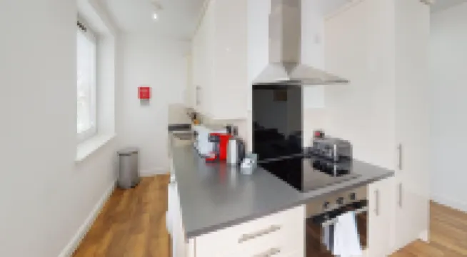 查爾斯·希望瑞典公寓