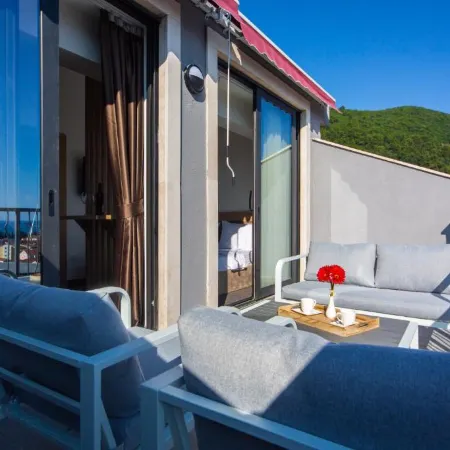 Rooftop Apartments & Rooms