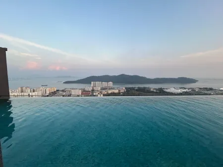 Cozy 2BR Sky Pool & Panoramic Views 1-6 Guests Отели рядом с достопримечательностью «Homestay Penang Palm Court»