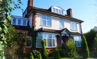Ricky Road Guest House - Budget