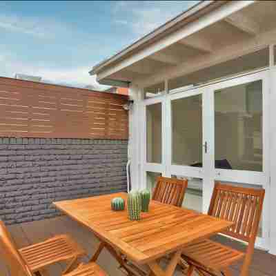 The Flintstones Luxury Stone Stay Hotel Exterior