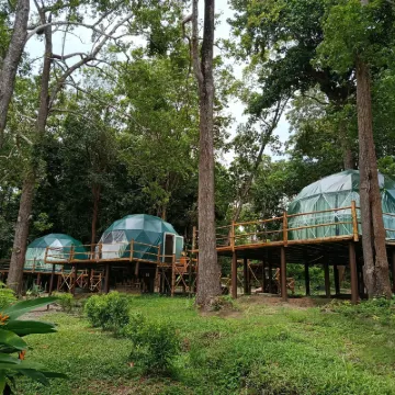 NATUR Glamping アオ・ターレーン周辺のホテル