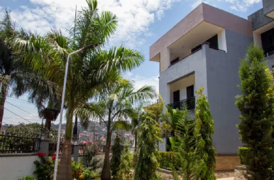 The Grand Nest Mansion - 3BR + Office, Lakeview のホテル
