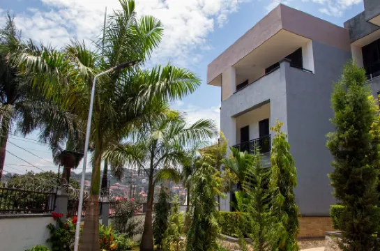 The Grand Nest Mansion - 3BR + Office, Lakeview