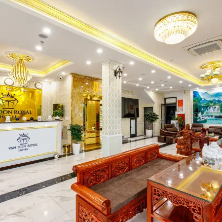 Van Don Royal Hotel Отели рядом с достопримечательностью «Bai Tu Long Bay»