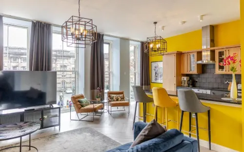 Royal Mile Apartments by Joivy