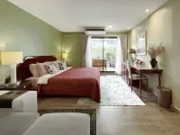 KIT-TI's Art Home: Luxury 3BR Gallery Suite with Sky Bath