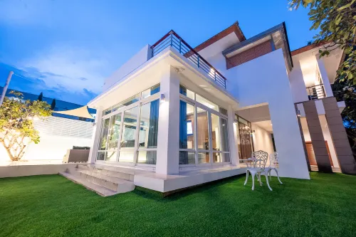 SeaBreeze Grand Pool Villa Pattaya