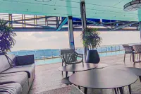 Luxe Suite Above Mall at Mossaz Suites by HCK - Bergblick