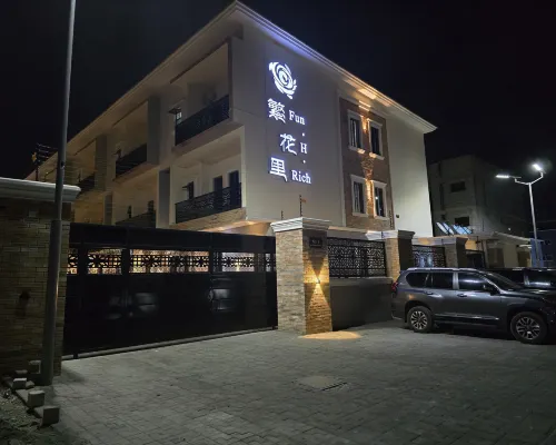 FUNHUARICHHOTEL LIMITED Ξενοδοχεία στην πόλη Αμπούζα