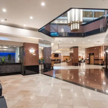 Penthouse with parking Close to HPU Huge Terrace  One and half Bath up to 15person