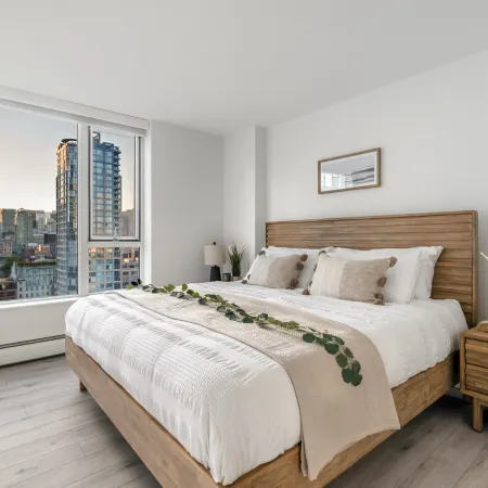 Central Downtown Living|Water View |Free Parking