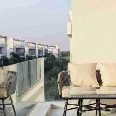 Sahara Lake View Residence, 2BDR by Kennah Others