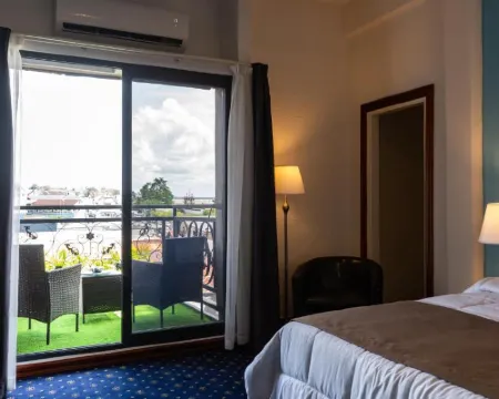 ロイヤル ブリーズ ホテル NV パラマリボのホテル