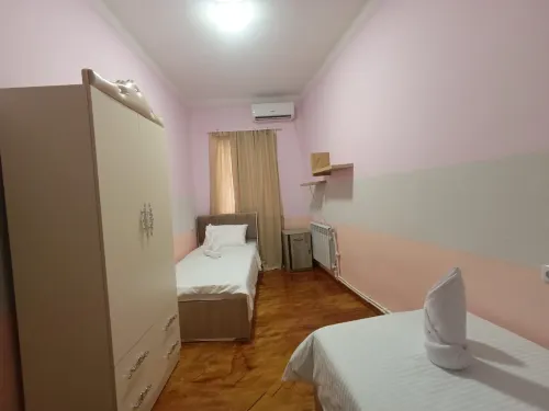 Dreamer's Den Hostel and Tours