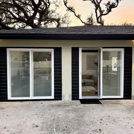 Modern Lux king Suite, Minutes To Lido Beach + DT.