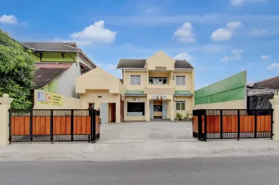 OYO 95136 Jec Plumbon Homestay Syariah Hotels in Banguntapan