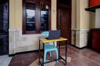 OYO 95035 Harmony Guest House Syariah Sawojajar