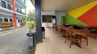 Hotel O near Mall Boemi Kedaton formerly Hotel Lima Residence