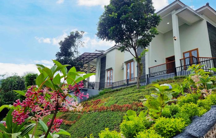 Moya Villa dan Resto