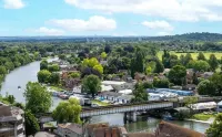 Modern 2-Bed Apartment Near Heathrow w/Parking