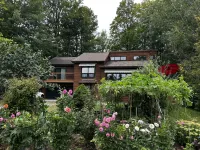 Chalet Style, Lakeview Cottage - สัตว์เลี้ยง