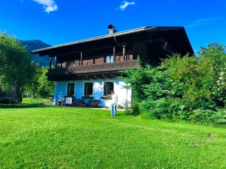 Gasthof Rösslhof Отели в г. Динтен