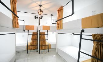 Qantic Lodging & Rooftop