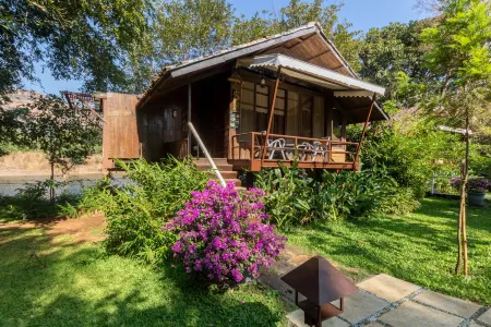 Jalsrushti Island Resort Отели в г. Bhadas Bk.