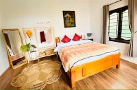 Central Ancient Home - 3 bedroom apartment with private Living/Dining/Kitchen area Hotels in Hội An