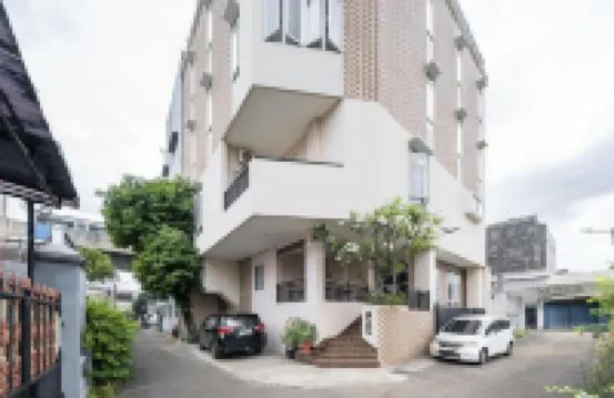 Cove Casanino Hotels near Fatmawati