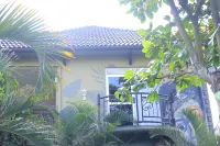 Hide Out Lake Villa Uganda - Villas