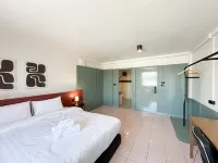 Quicky Stay Hotel Suphanburi