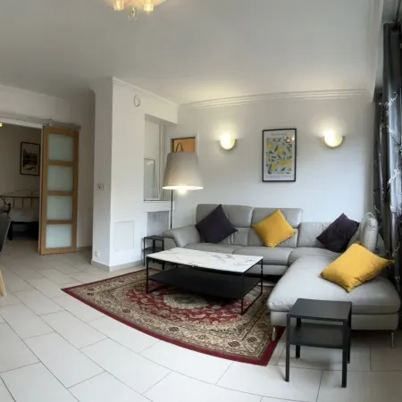 10 min walk to metro, 2 bedrooms, la défense, parking