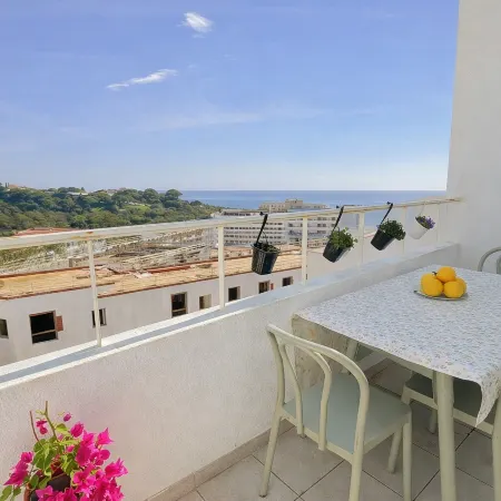 BnB Homes Ocean view Two-bedroom apartment, 300 m to beach