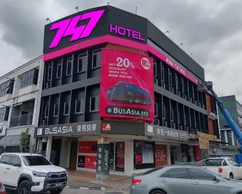 747 Hotel Hotels near Cat Monument