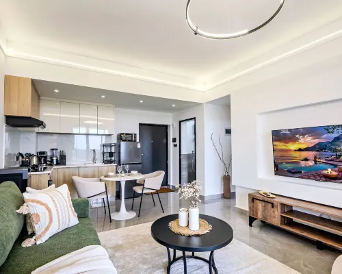 Classy 1BR Lavington Near junction Mall - Pool, Gym, Fast WiFi Hotels near Braeburn School