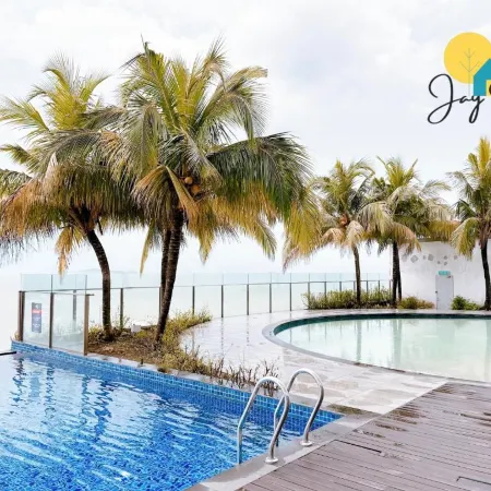 SilverScape Melaka/ 3BR/ 6-10 pax/Bathtub/Seaview/ Infinity Pool/ Jonker St