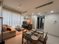 Luxury 1-bedroom fully furnished Lifeline apartment with free parking