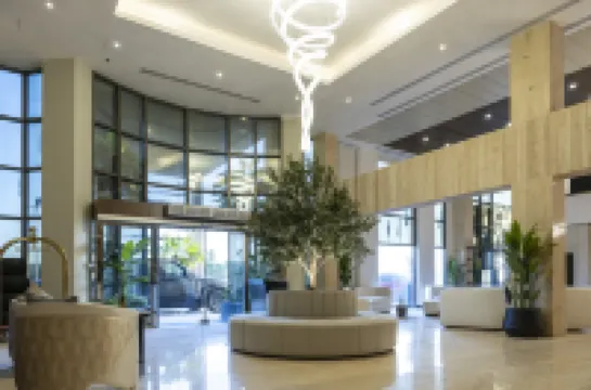 โรงแรม ลักชัวรี ไนท์ อัล ยาสมิน