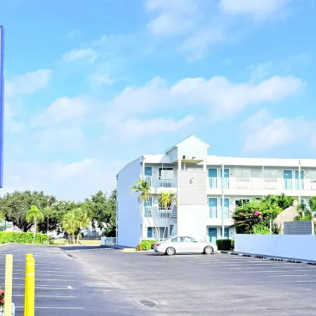 Lantern Inn & Suites - Sarasota